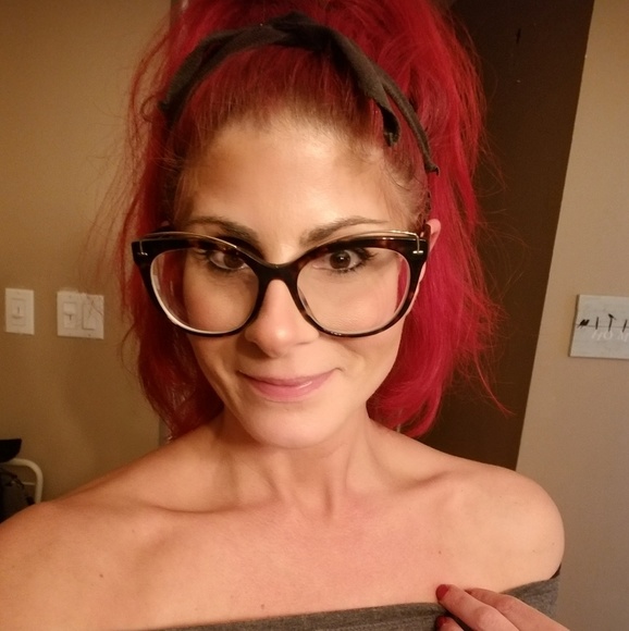 Meet your Posher, Dani - Picture 1 of 1